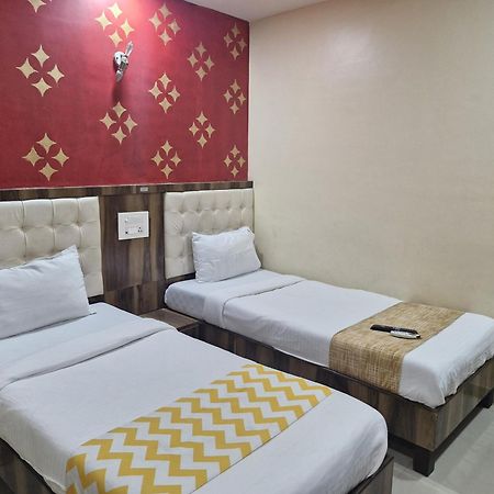 Hotel Crystal Park Near Nesco Exhibition Center Mumbai Exterior photo