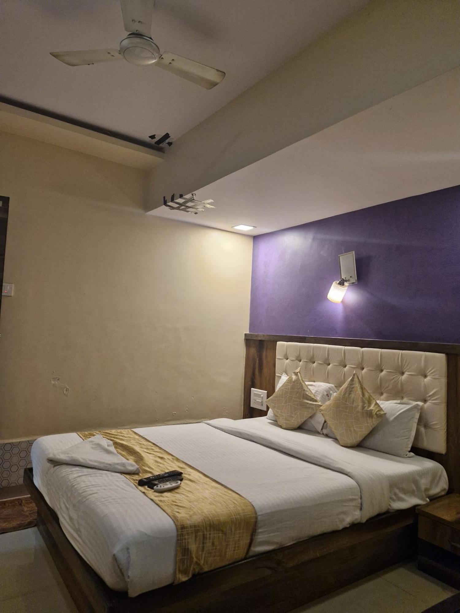Hotel Crystal Park Near Nesco Exhibition Center Mumbai Exterior photo